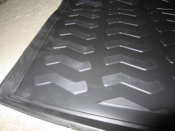 Резиновый коврик в багажник Jeep Renegade с бортиком