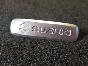 Лейбл металлический Suzuki (Сузуки) без цвета
