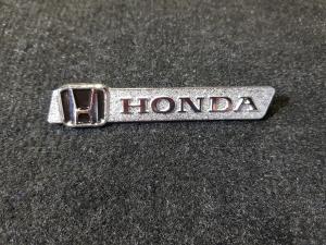 Лейбл металлический Honda (Хонда) фигурный цветной 