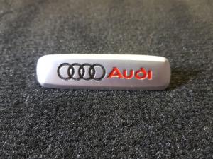 Лейбл металлический Audi (Ауди) цветной
