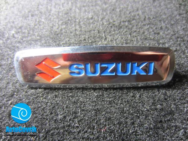 Лейбл металлический Suzuki (Сузуки) цветной