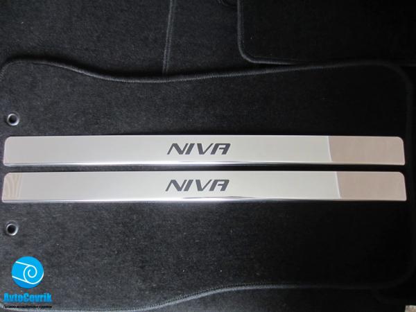 Накладки на пороги Lada Niva 2121( Нива 2121) надпись краска