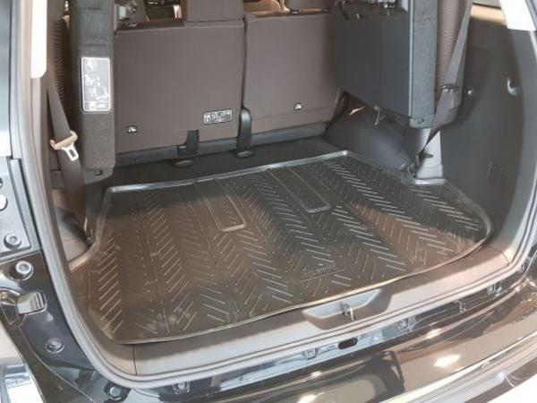 Резиновый коврик в багажник Toyota Fortuner (Тойота Форчюнер)  (2016-н.в.) 7 МЕСТ с бортиком
