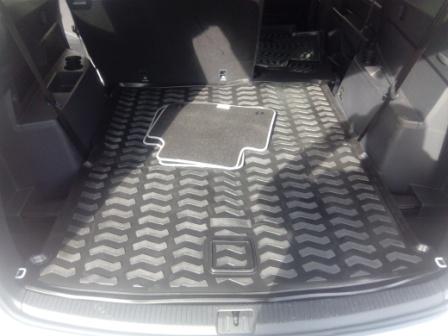 Резиновый коврик в багажник Volkswagen Teramont (Фольксваген Терамонт)с бортиком