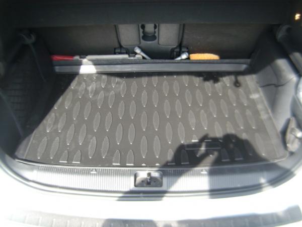 Резиновый коврик в багажник Skoda Yeti (Шкода Ети) с бортиком