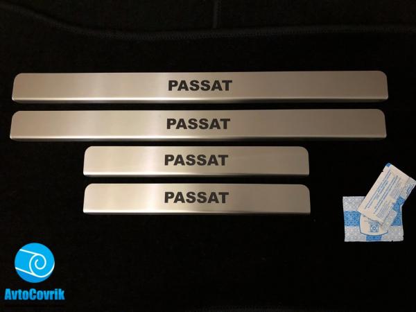 Накладки на пороги Volkswagen Passat В8 (Фольксваген Пассат Б8)   надпись краской