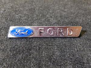 Лейбл металлический Ford ( Форд) фигурный цветной 