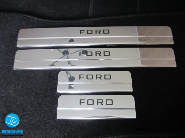 Накладки на пороги Ford Focus 2(Форд Фокус 2) ступенькой  надпись краской
