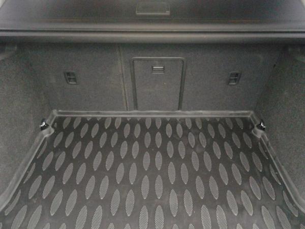 Резиновый коврик в багажник Volkswagen Passat B7 Variant (Фольксваген Пассат Б7 универсал) с бортиком