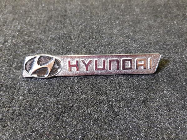 Лейбл металлический Hyundai (Хендай) фигурный цветной