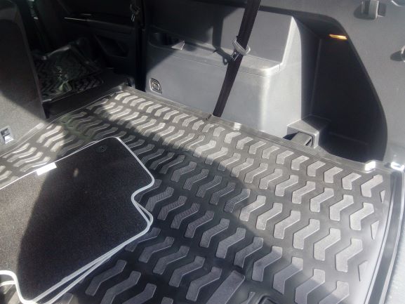Резиновый коврик в багажник Volkswagen Teramont (Фольксваген Терамонт)с бортиком