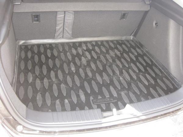 Резиновый коврик в багажник Chevrolet Cruze HB (Шевроле Круз хэтчбек) с бортиком