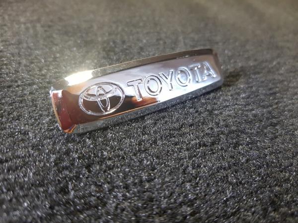 Лейбл металлический Toyota (Тойота) без цвета