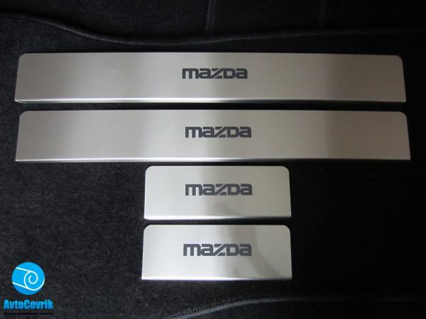 Накладки на пороги Mazda 3( Мазда 3) 2013-н.в. надпись краской