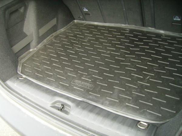 Резиновый коврик в багажник Peugeot 2008 (Пежо 2008) с бортиком