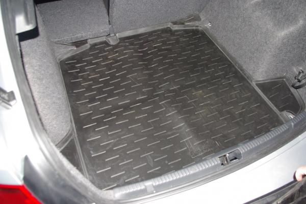 Резиновый коврик в багажник Skoda Rapid 1 (Шкода Рапид) с бортиком