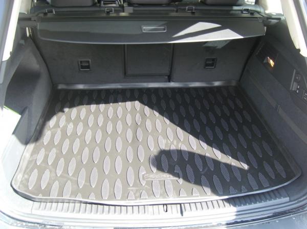 Резиновый коврик в багажник Volkswagen Touareg 2 (Фольксваген Тоурег 2) с бортиком