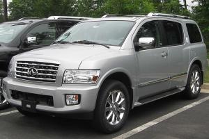 Резиновый коврик в багажник Infiniti QX56 (2004-2010) с бортиком