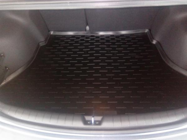 Резиновый коврик в багажник Hyundai Solaris 2 SD (Хендай Солярис 2 Седан) с бортиком