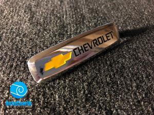 Лейбл металлический Chevrolet ( Шевроле) цветной