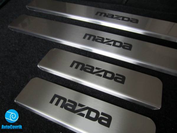 Накладки на пороги Mazda 5( Мазда 5) 2010-2015 надпись краской