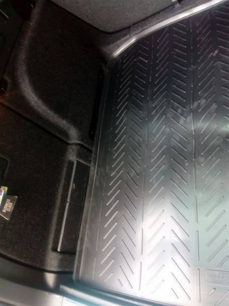 Резиновый коврик в багажник Skoda Superb 3 COMBI (Шкода Суперб 3 COMBI ) (2015-) с бортиком