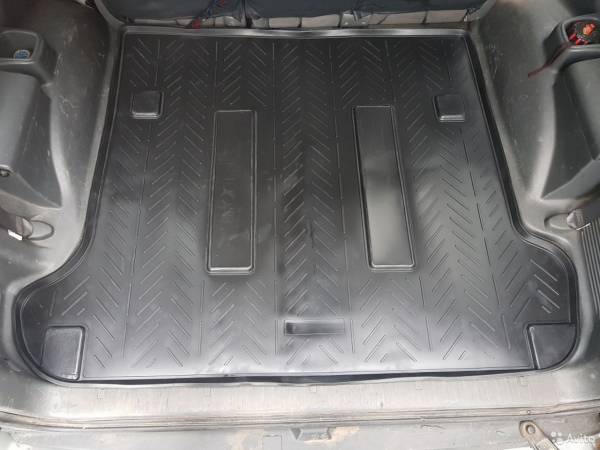 Резиновый коврик в багажник Toyota Land Cruiser Prado 120 (Тойота Ленд Крузе Прадо 120) с бортиком