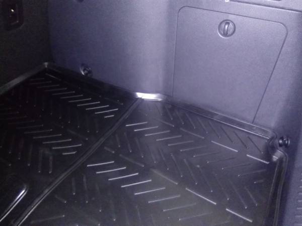 Резиновый коврик в багажник Lada Vesta SW (Лада Веста Универсал) с бортиком