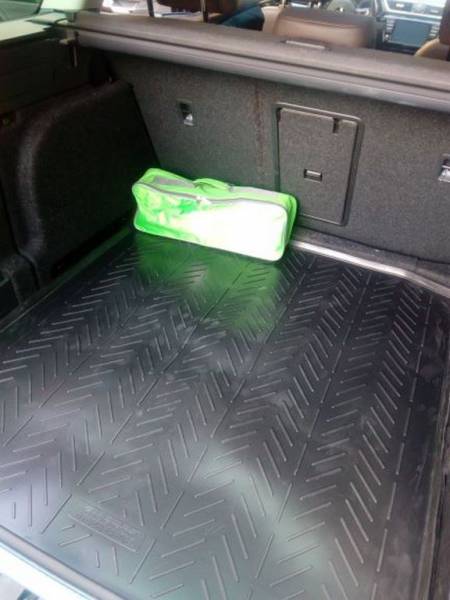 Резиновый коврик в багажник Skoda Superb 3 COMBI (Шкода Суперб 3 COMBI ) (2015-) с бортиком