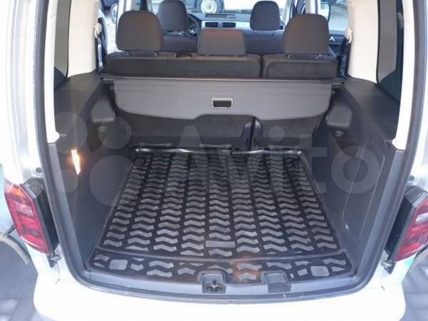 Резиновый коврик в багажник Volkswagen Caddy IV (2015-н.в.) с бортиком