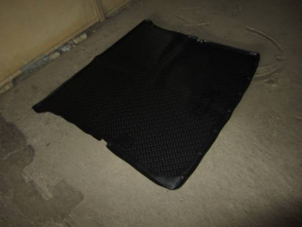 Резиновый коврик в багажник Infiniti QX 56 (Инфинити QX 56) с бортиком