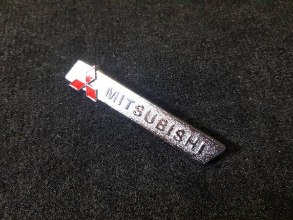 Лейбл металлический Mitsubishi ( Митсубиси ) фигурный цветной 
