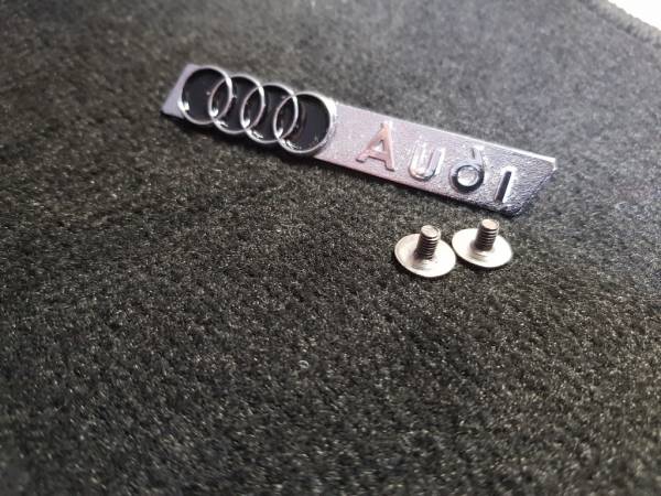 Лейбл металлический Audi (Ауди) фигурный цветной