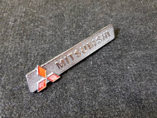 Лейбл металлический Mitsubishi ( Митсубиси ) фигурный цветной 