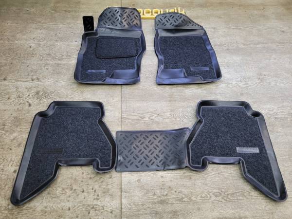Коврики 3D LUX в салон Nissan Pathfinder (2004-2014) с бортиком