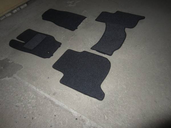 Велюровые коврики в салон Jeep Commander (Джип Коммандер)