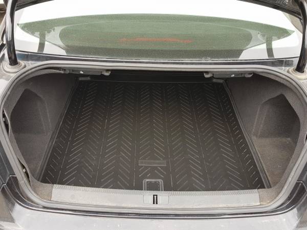 Резиновый коврик в багажник Volkswagen Passat B7 Sedan (Фольксваген Пассат Б7 седан) с бортиком