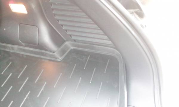 Резиновый коврик в багажник Nissan Juke (Ниссан Жук) с бортиком