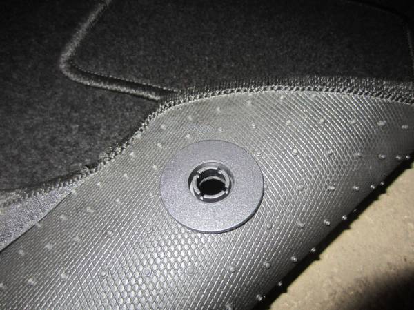 Подпятник для автоковрика на липучке (черный) покрытие LUX