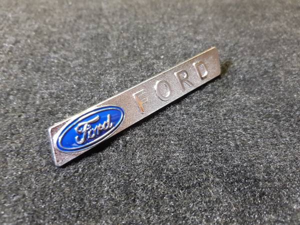 Лейбл металлический Ford ( Форд) фигурный цветной 