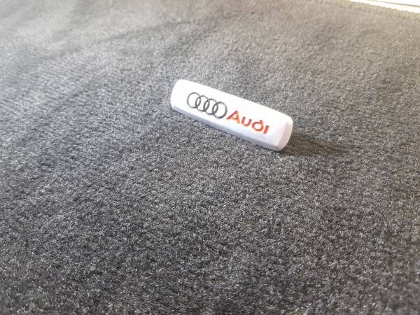 Лейбл металлический Audi (Ауди) цветной