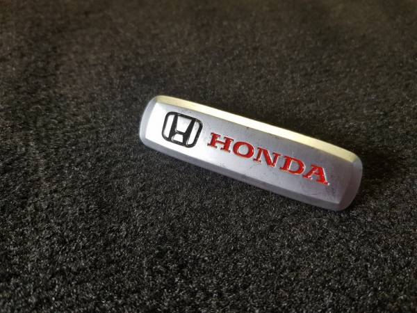 Лейбл металлический Honda (Хонда) цветной
