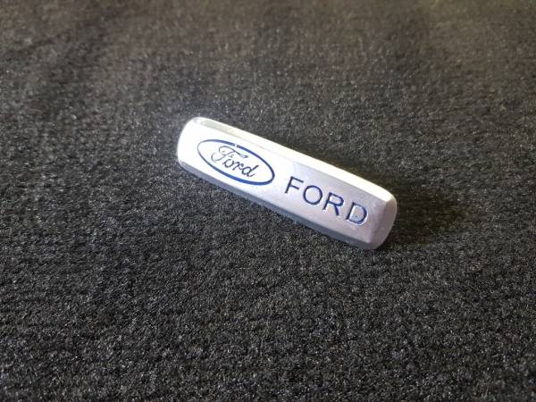 Лейбл металлический Ford (Форд) матовый цветной