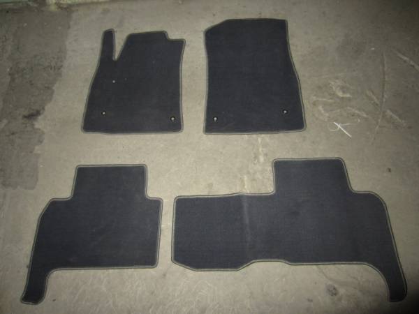 Велюровые коврики в салон Toyota Land Cruiser 200(Тойота Ленд Крузер 200) 2007-2012 Ковролин PREMIUM СЕРЫЙ