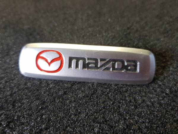 Лейбл металлический Mazda (Мазда) цветной