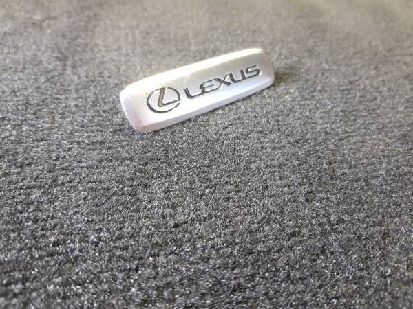 Лейбл металлический Lexus (Лексус) цветной