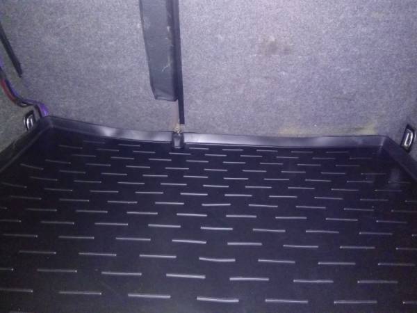 Резиновый коврик в багажник Volkswagen Passat B5\B5+ Sedan (Фольксваген Пассат Б5 СЕДАН) с бортиком